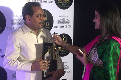 Recieving Award in Ludhiana for best Astro Vastu products